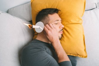 Боль при отите: что делать, если заболело ухо?