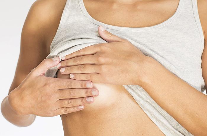 прикрытая грудь прикрытая грудь