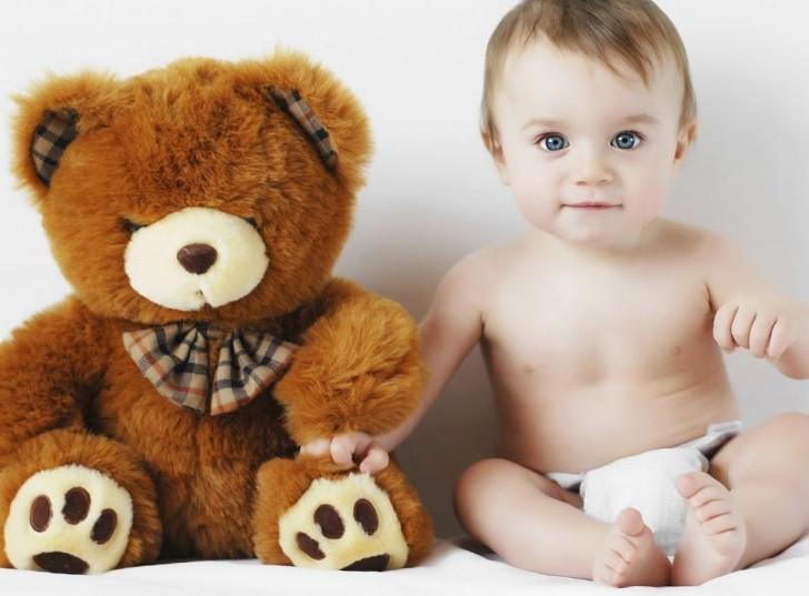 Ребенок сидит самостоятельно