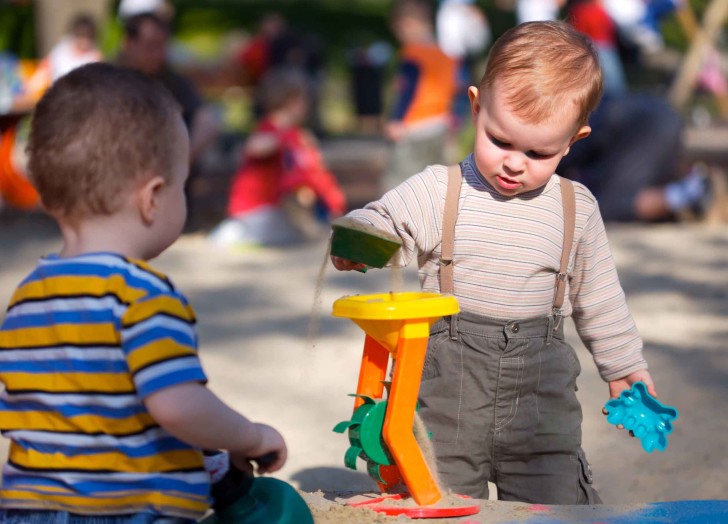 Дети играют Дети играют