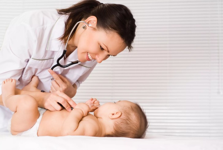 Прослушивание сердца новорожденного Прослушивание сердца новорожденного