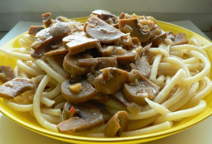 Макароны с грибами Макароны с грибами