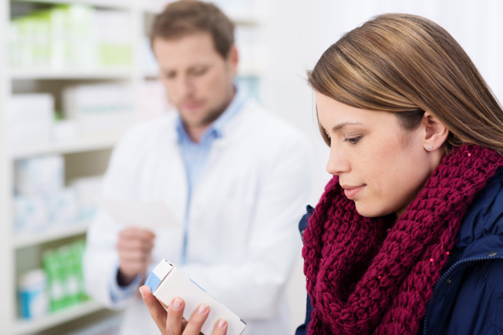 Девушка в аптеке Девушка в аптеке