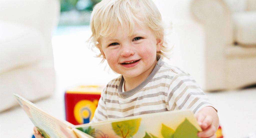 Ребенок с книгой Ребенок с книгой