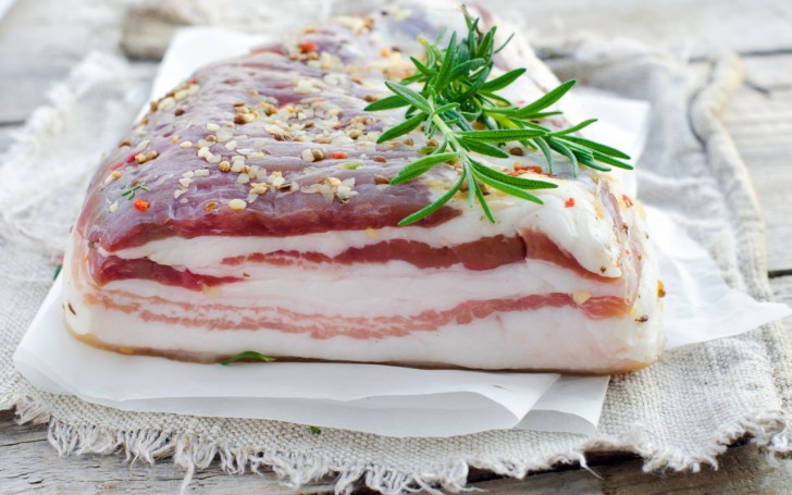 Кусок сала
